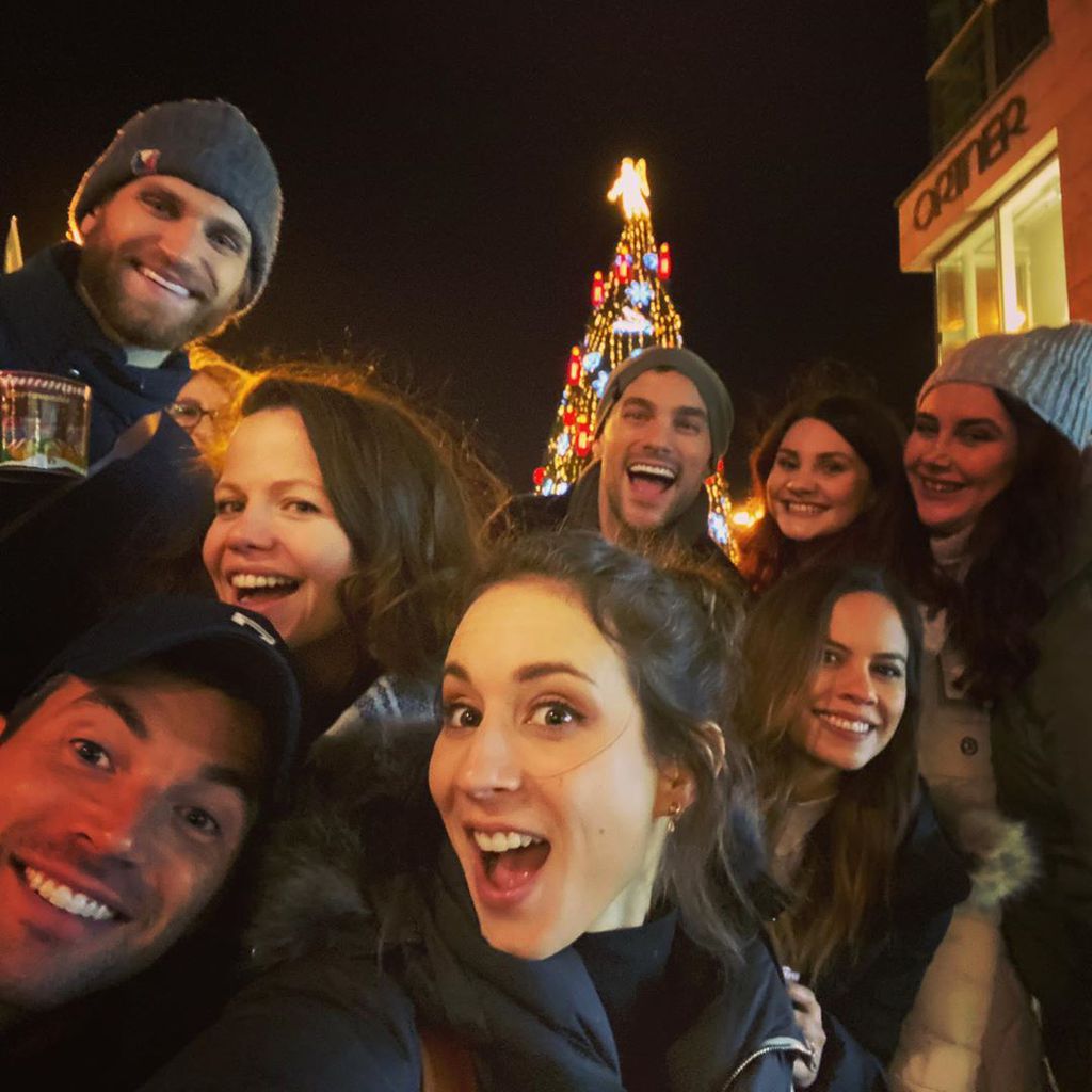 Ian Harding, Keegan Allen, Tammin Sursok, Troian Bellisario und Brant Daugherty mi Freunden