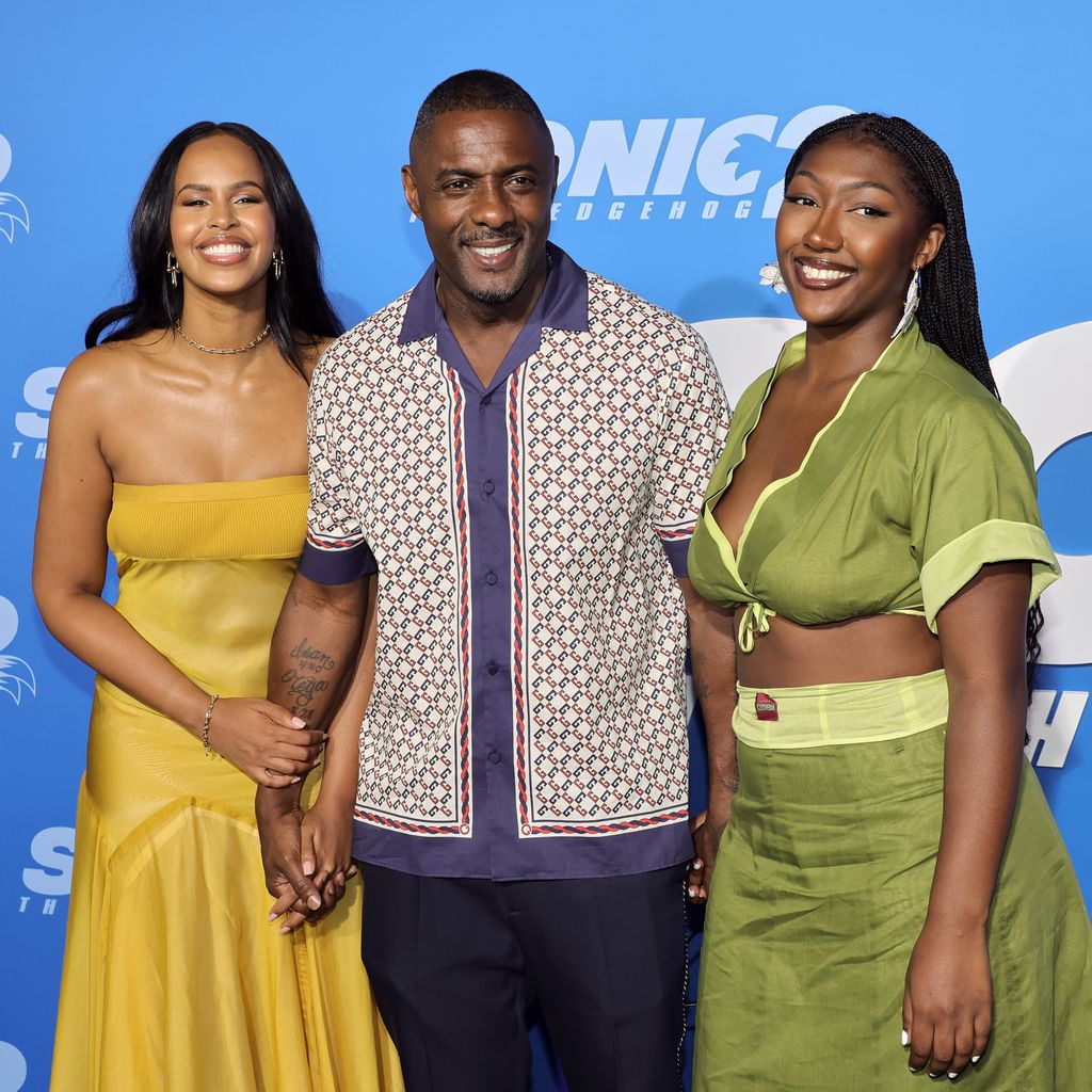 Schauspieler Idris Elba mit seiner Frau Sabrina (l.) und seiner Tochter Isan (r.) im April 2022