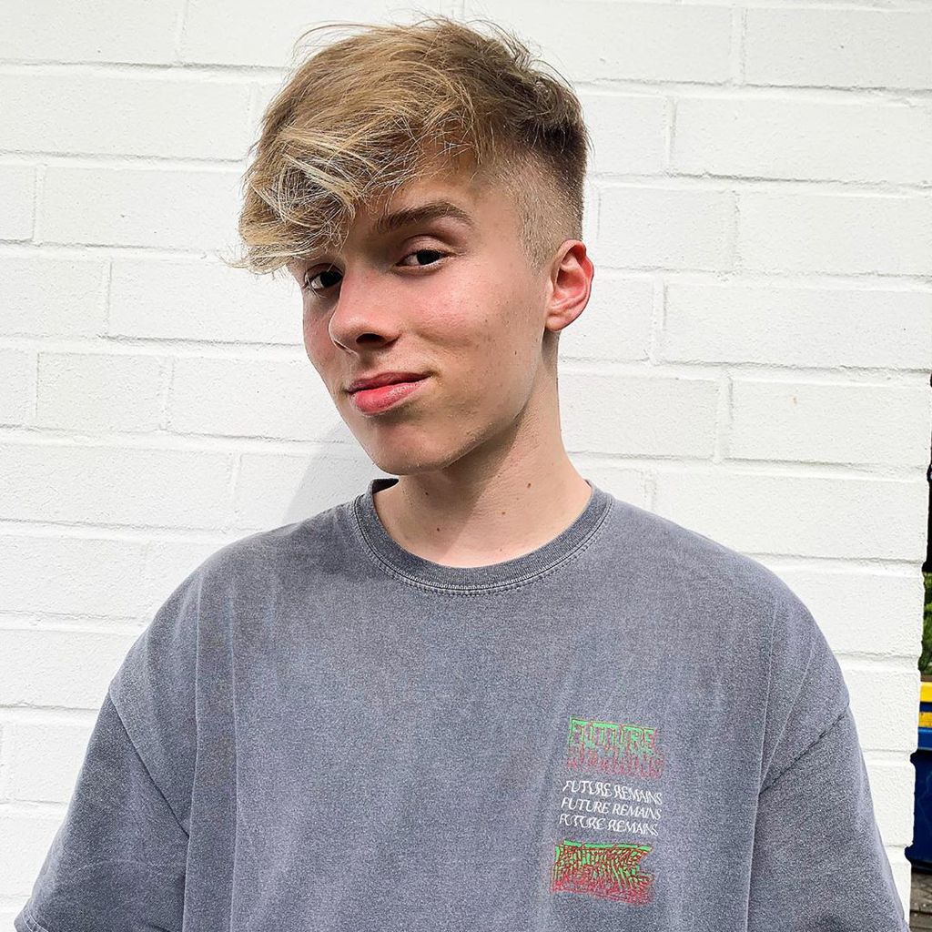 Iggi Kelly, Sänger
