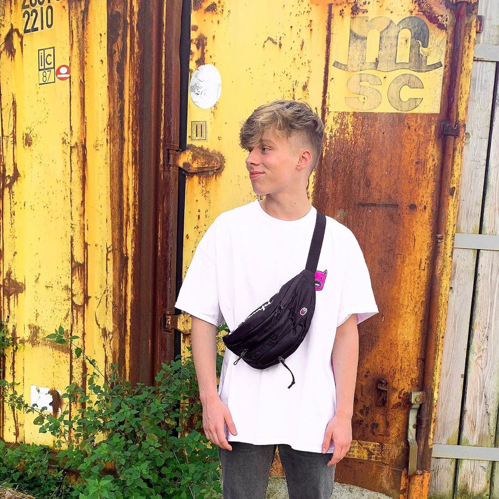 Iggi Kelly, Sänger