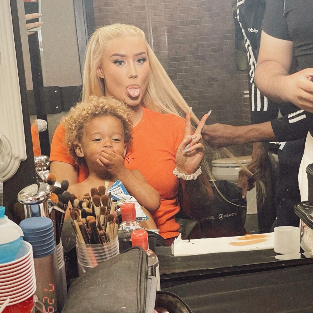 Iggy Azalea und ihr Sohn Onyx im August 2022