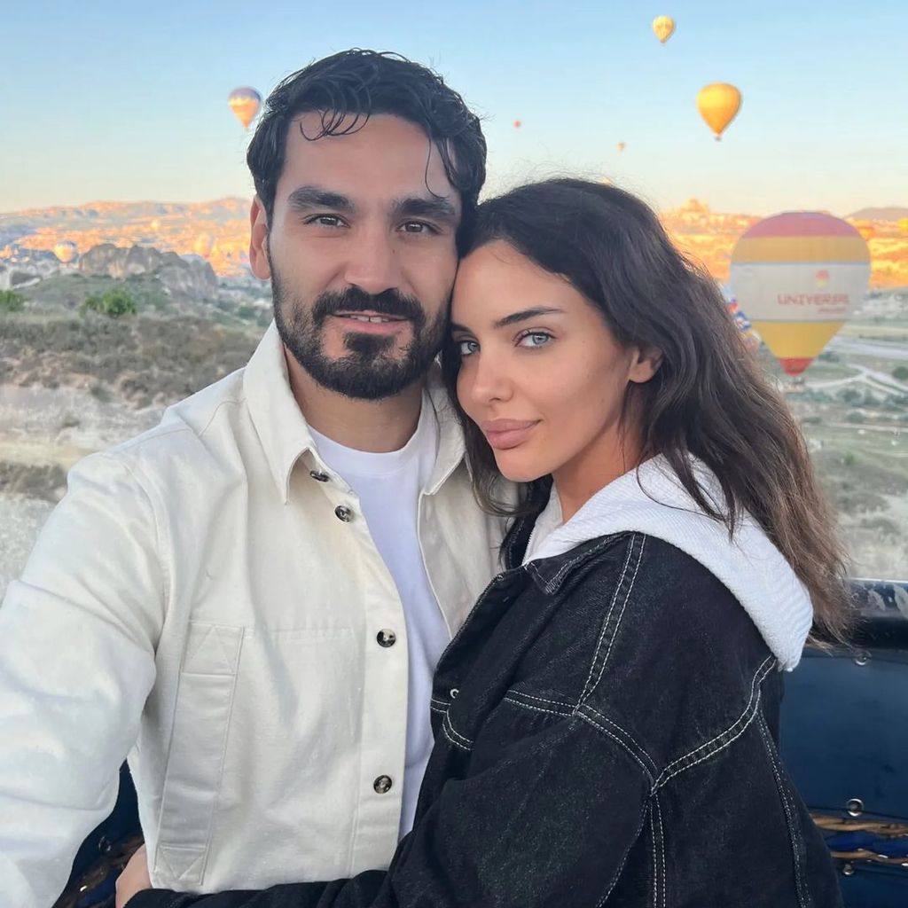 Ilkay Gündogan mit seiner Frau Sara, 2022