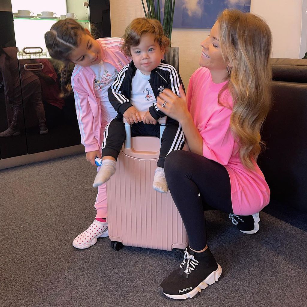 Ina Aogo mit ihren beiden Kindern