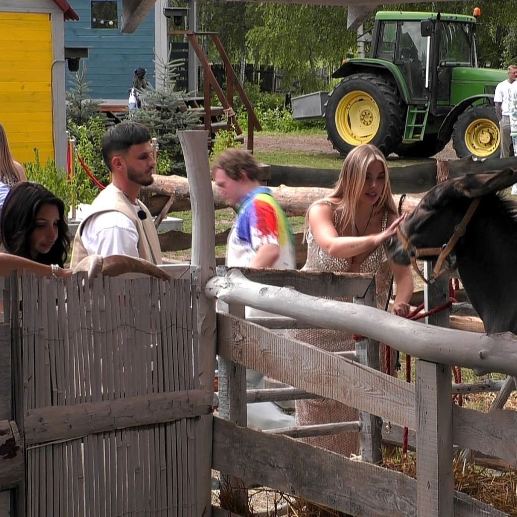 Pinar Sevim, Nino Sifkovits, Ina Kina und Co. bei "Der Promihof"
