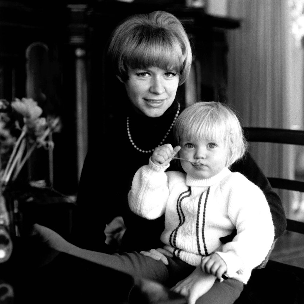Ingrid van Bergen mit ihrer Tochter Carolin, um 1966