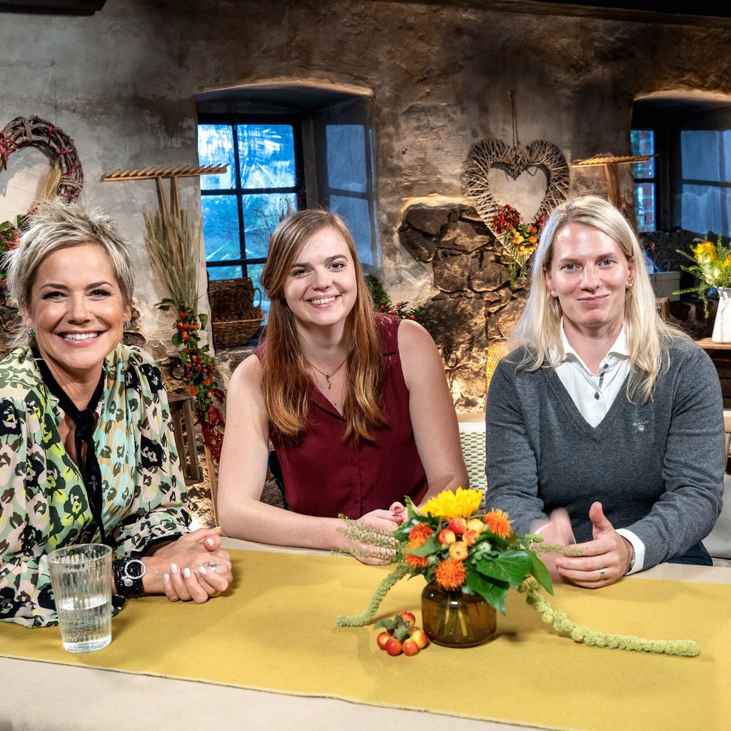 Inka Bause, Lara und Melanie bei "Bauer sucht Frau"