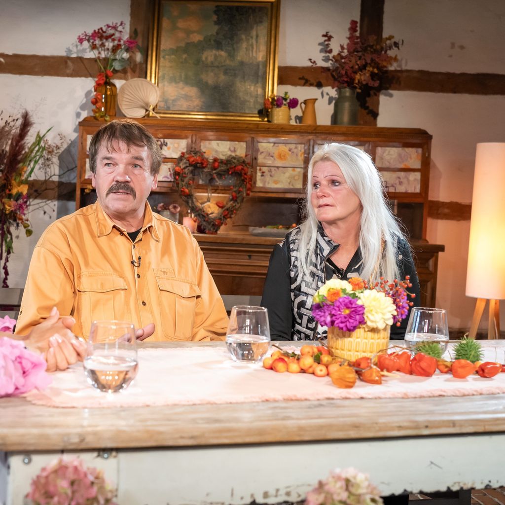 Inka Bause mit Siegfried und Simone bei "Bauer sucht Frau"