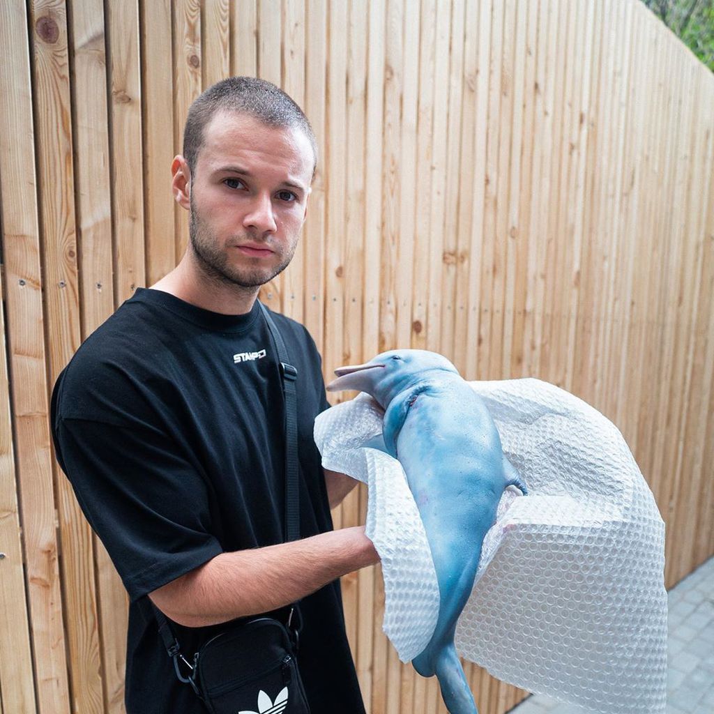 Inscope21 mit einem Silikon-Baby-Delfin