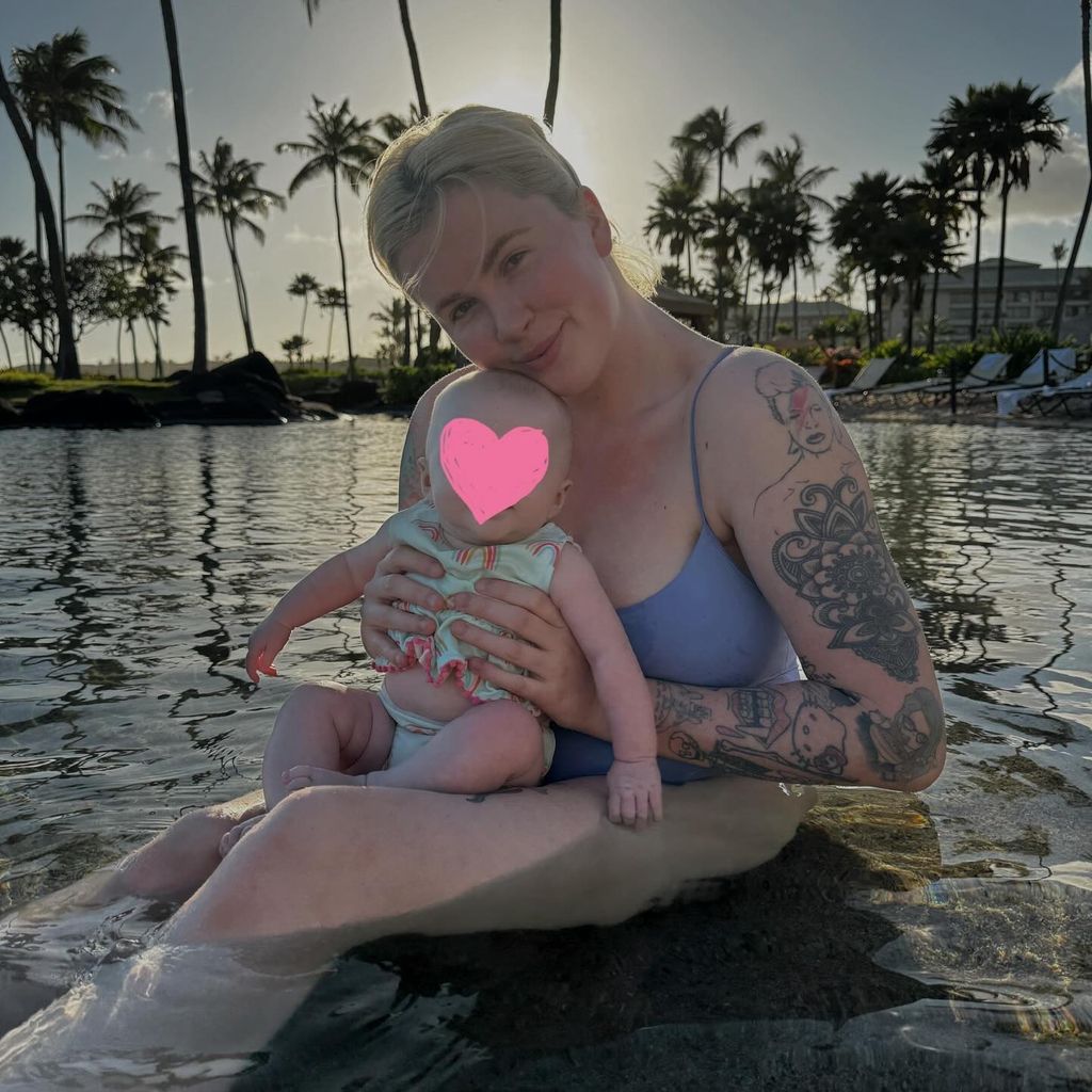 Ireland Baldwin mit Baby Holland im November 2023