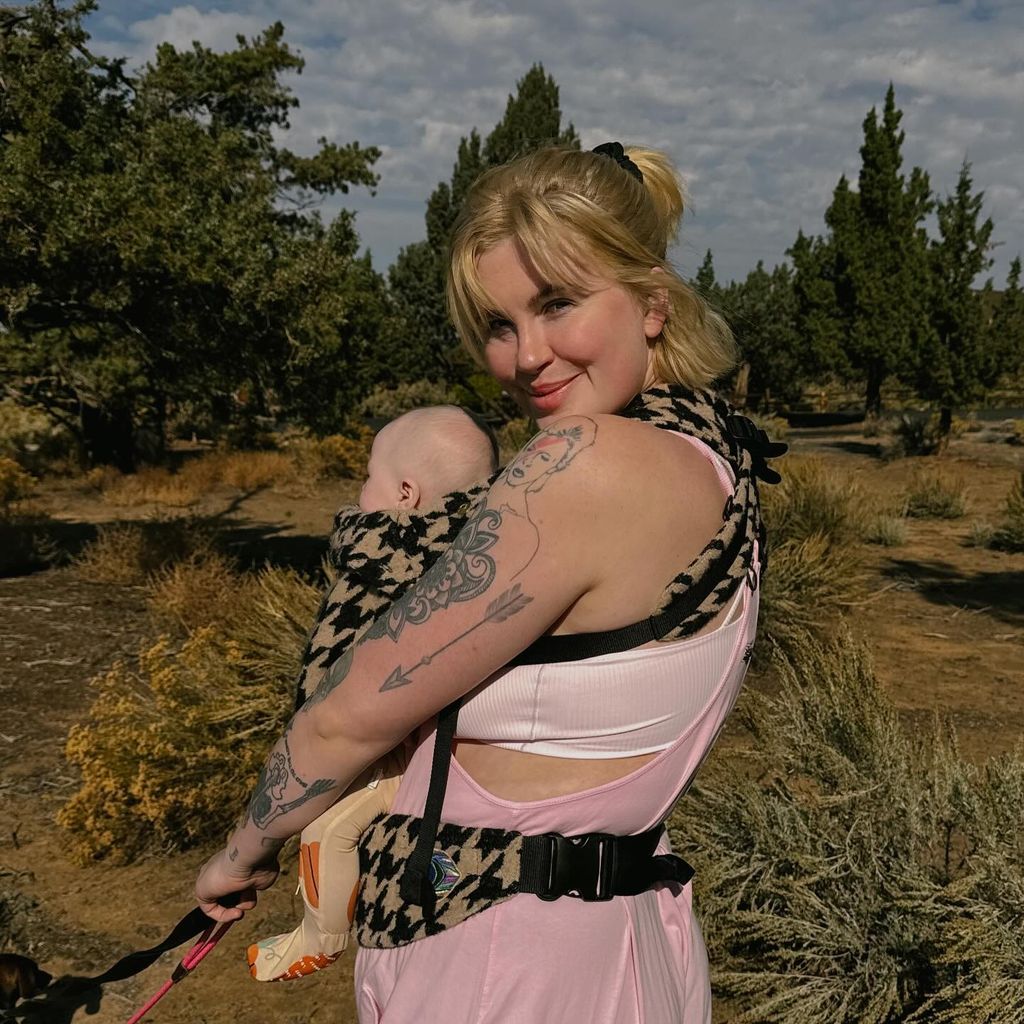 Ireland Baldwin mit Tochter 2023