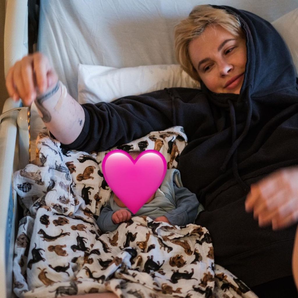 Ireland Baldwin mit ihrer Tochter Holland