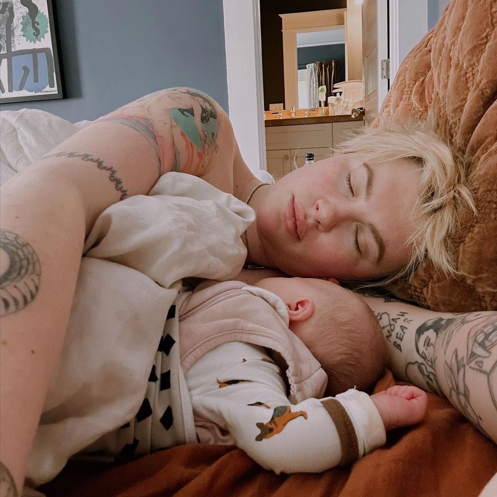 Ireland Baldwin und ihre Tochter Holland im Juni 2023