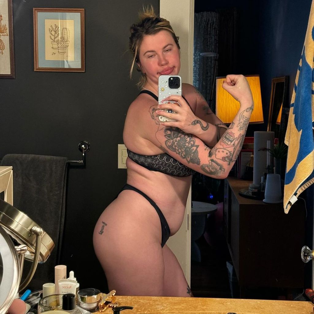 Ireland Baldwin zeigt ihren After-Baby-Body, Februar 2024