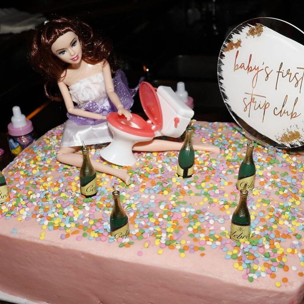 Ireland Baldwins Kuchen bei der Babyparty