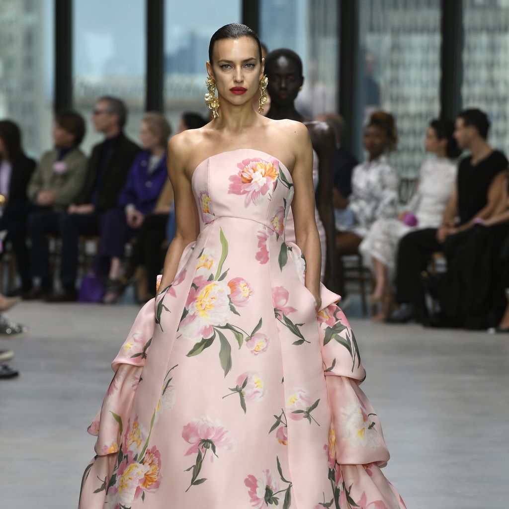 Irina Shayk bei der Carolina Herrera Fashion Show, Februar 2024