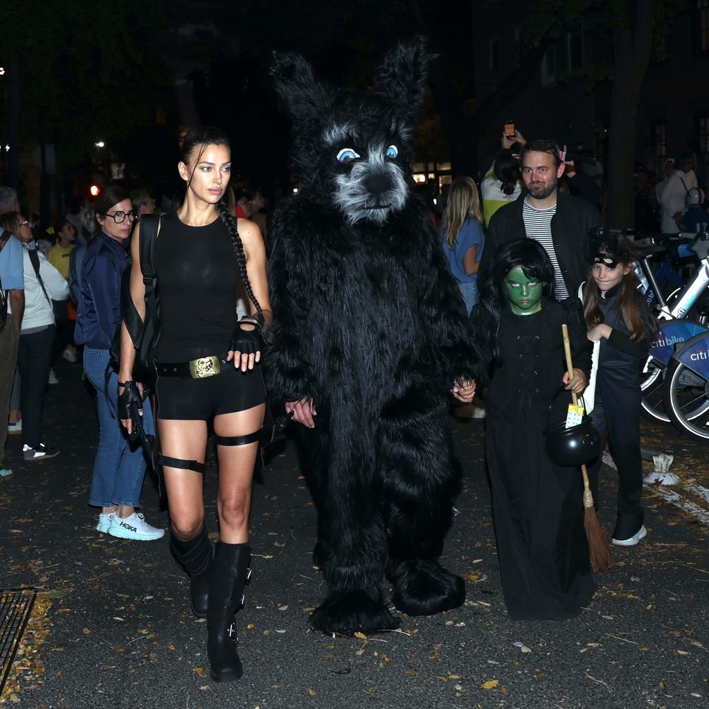 Irina Shayk, Bradley Cooper und Tochter Lea an Halloween 2024