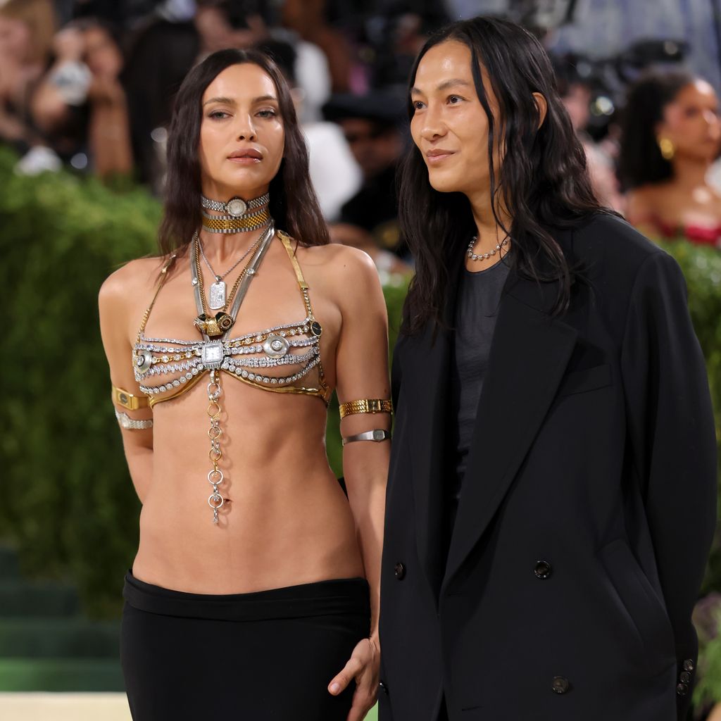 Irina Shayk und Alexander Wang bei der Met Gala 2026 im Metropolitan Museum of Art in New York