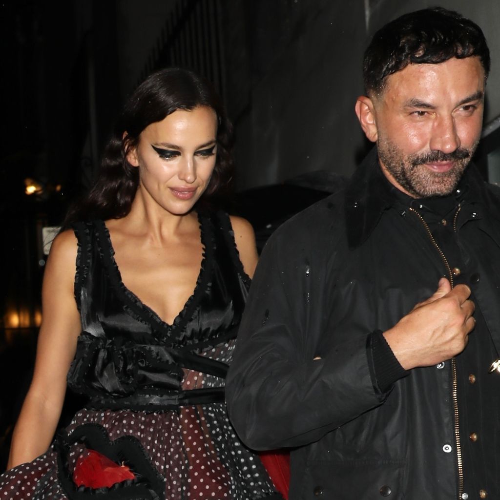 Irina Shayk unterwegs in Paris mit einem unbekannten Mann im September 2024