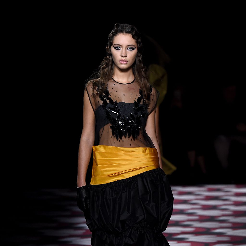 Iris Law auf der Paris Fashion Week