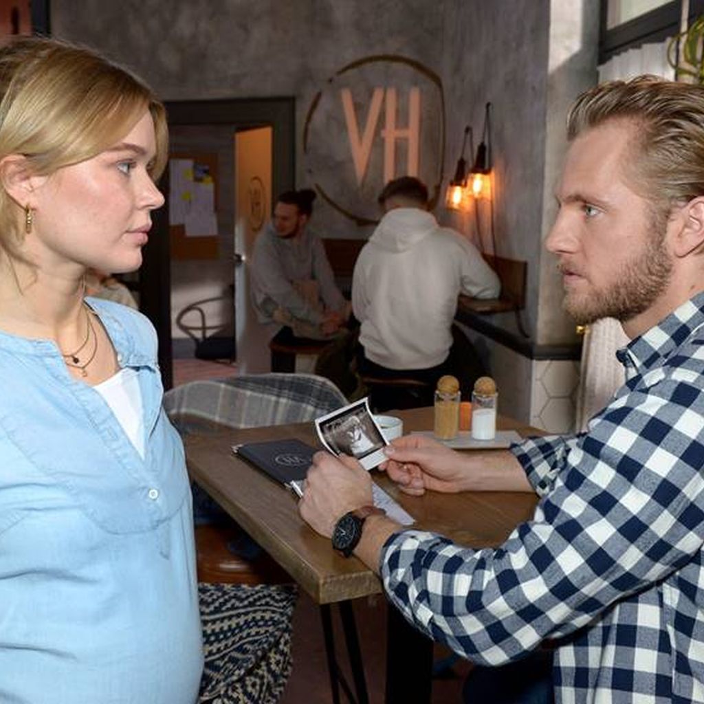 Isabel Hinz alias Gina und Niklas Osterloh alias Paul bei GZSZ