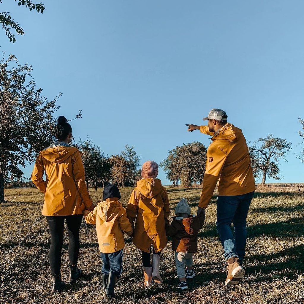 Isabel Kraus mit ihrem Mann Mimi und den gemeinsamen Kids
