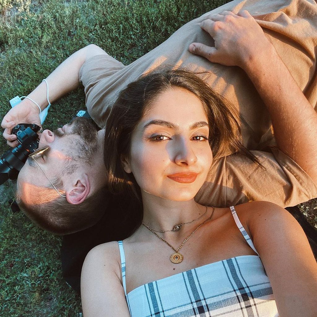 Ischtar Isik mit ihrem Verlobten Tommy im August 2020