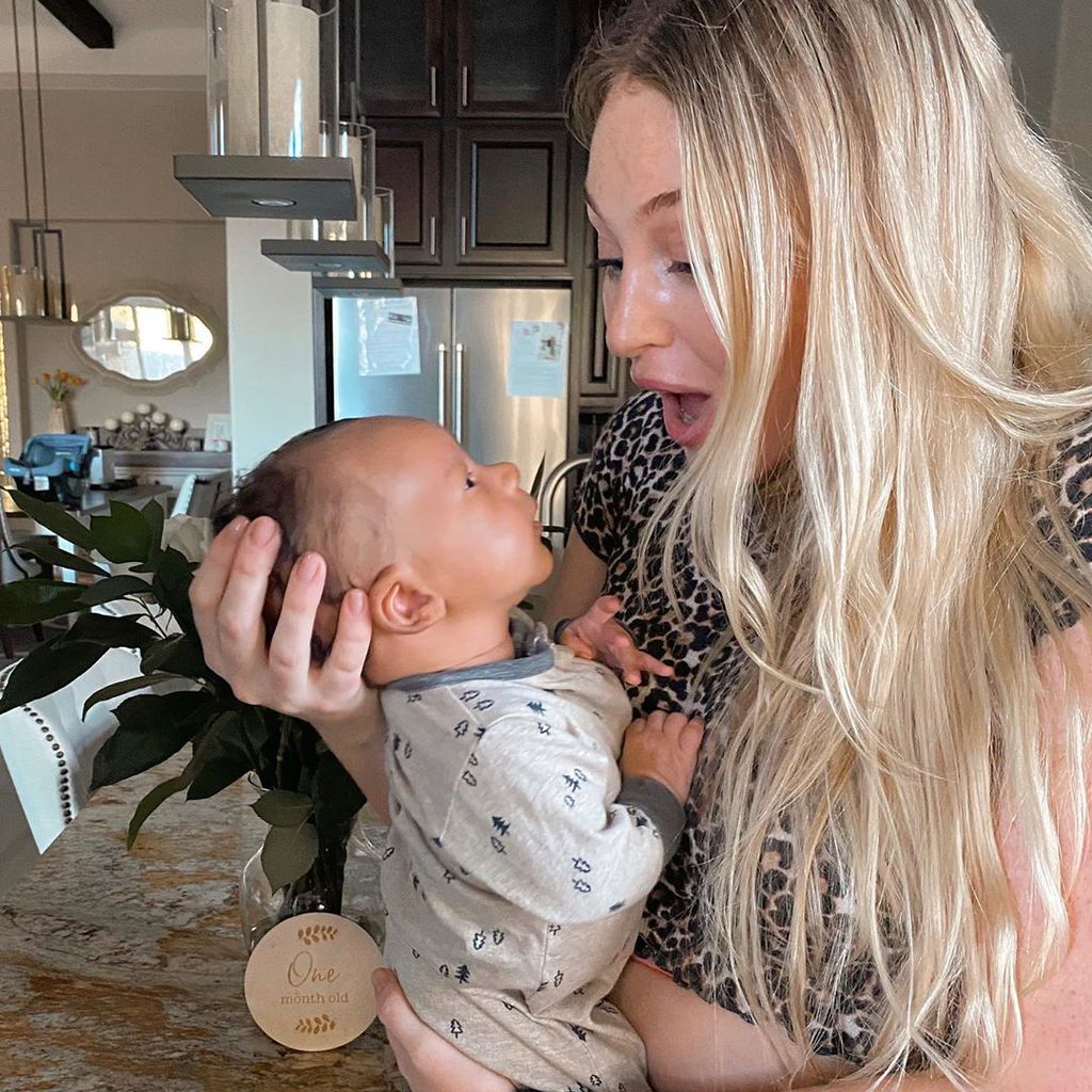 Iskra Lawrence und ihre Tochter