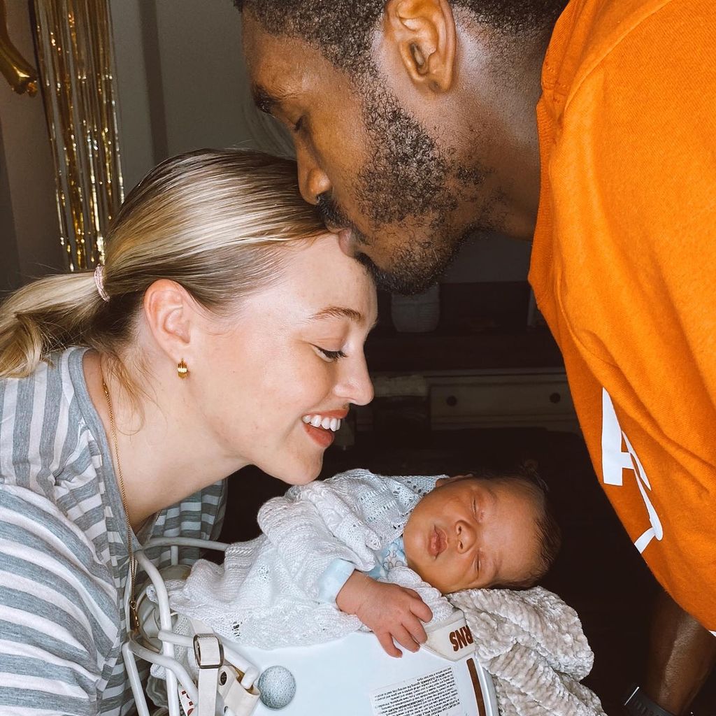 Iskra Lawrence und Philip Payne mit ihrem Sohn