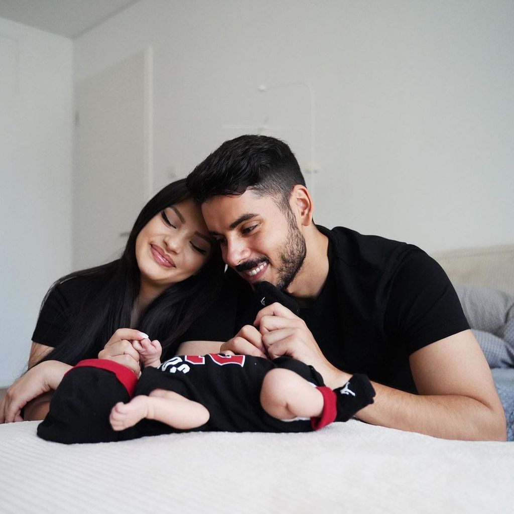 Ivana Santacruz und Abbas Mourad mit ihrem Baby