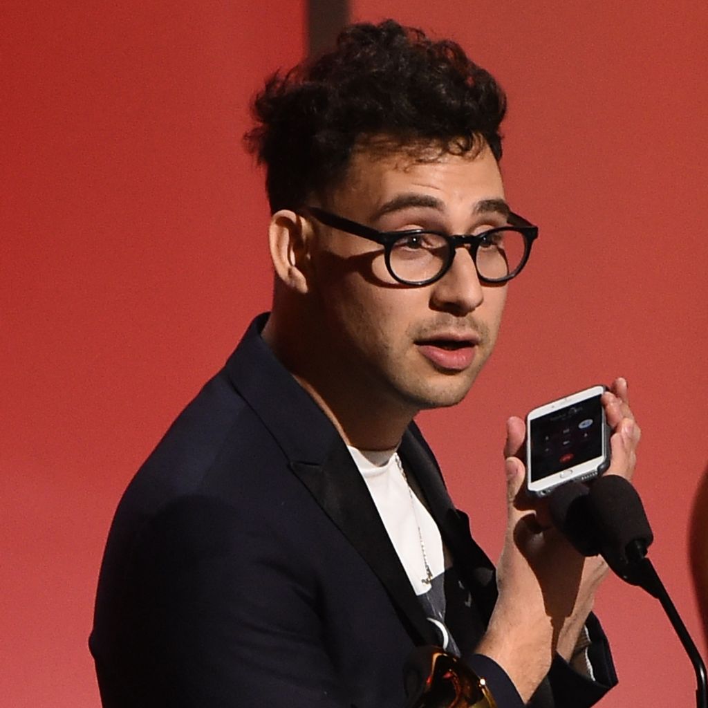 Jack Antonoff am Telefon mit Taylor Swift bei den Grammys 2016