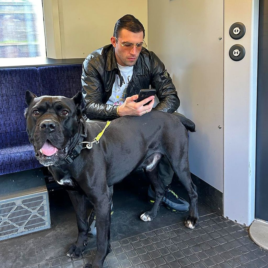 Jack Fincham mit seinem Hund Elvis, März 2024