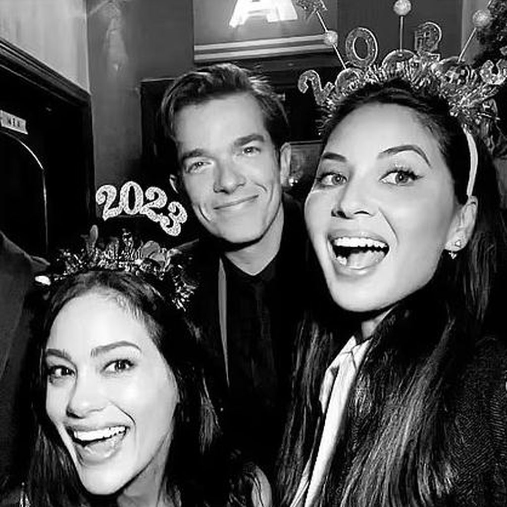John Mulaney und Olivia Munn mit Freunden in New York City
