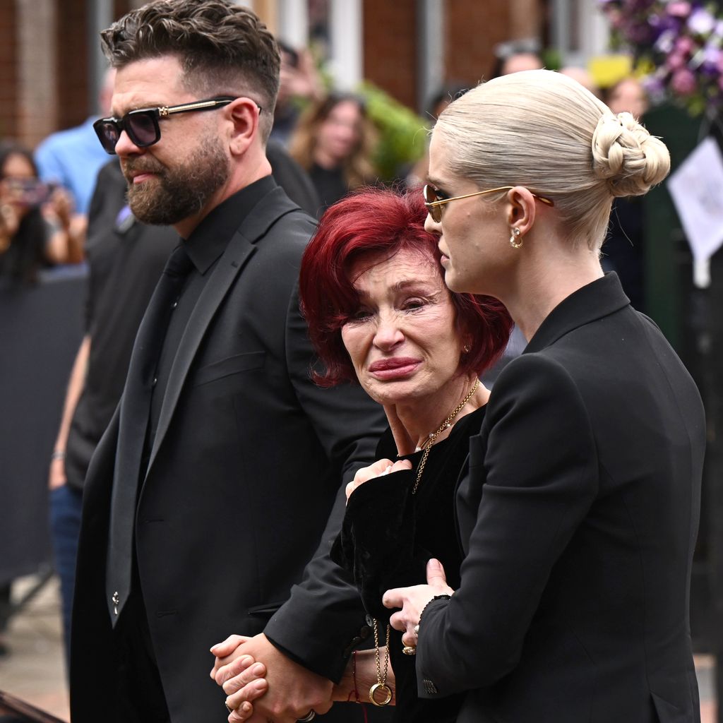 Jack Osbourne, Sharon Osbourne und Kelly Osbourne bei Ozzy Osbournes Trauerzug, 2025