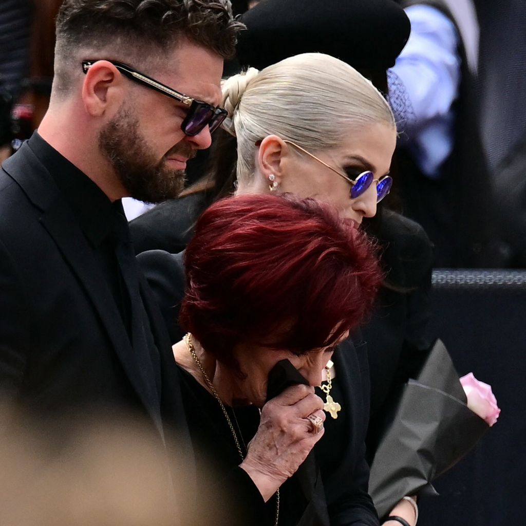 Jack Osbourne, Sharon Osbourne und Kelly Osbourne bei Ozzy Osbournes Trauerzug, 2025