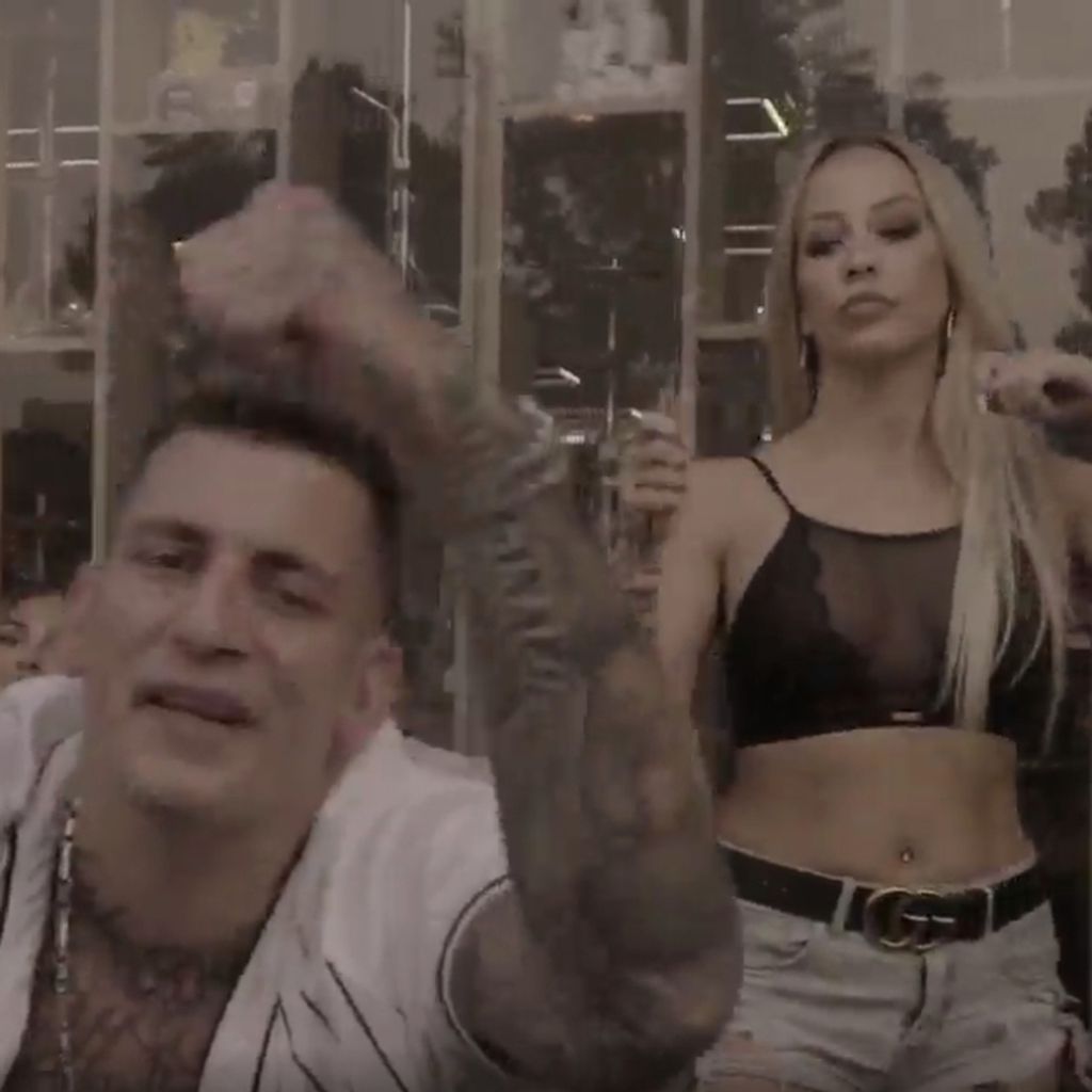 Jacky im Musikvideo zu Gzuz' Single "Späti"