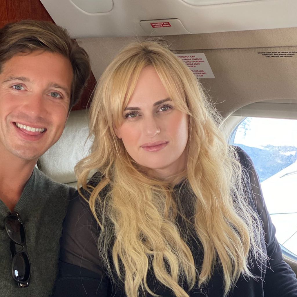 Jacob Busch und Rebel Wilson im Dezember 2020