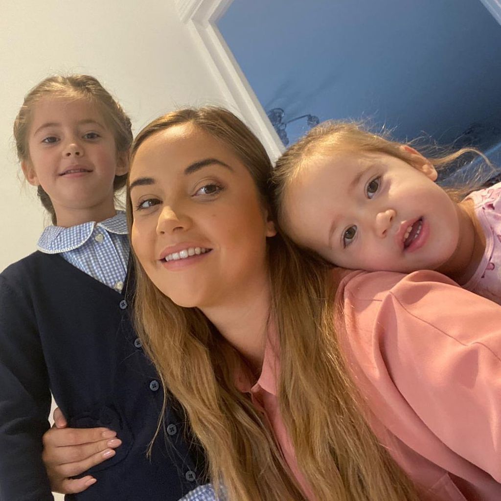 Jacqueline Jossa mit ihren beiden Töchtern Ella und Mia