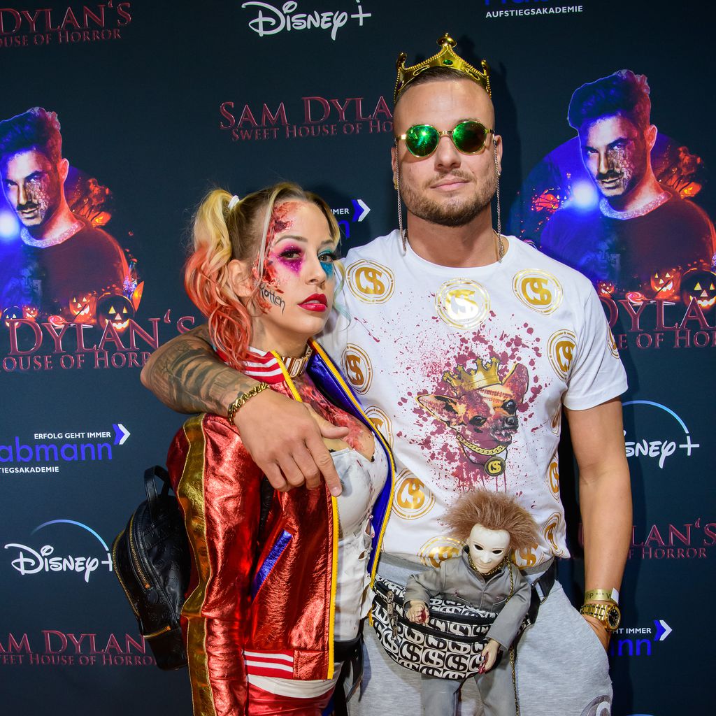 Jacqueline Siemsen und Eric Sindermann auf Sam Dylans Halloweenparty