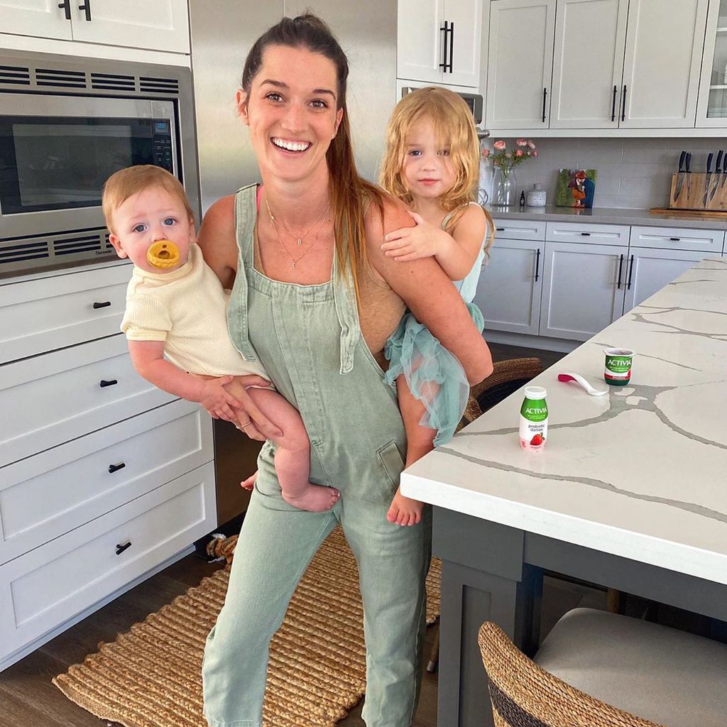 Jade Roper Tolbert und ihre beiden Kinder Emmy und Brooks im Mai 2020