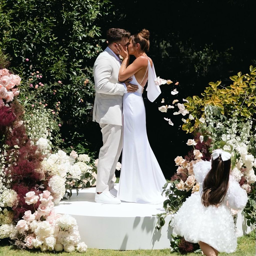 Jae Woodroffe und Kayla Itsines bei ihrer Hochzeit im Dezember 2023
