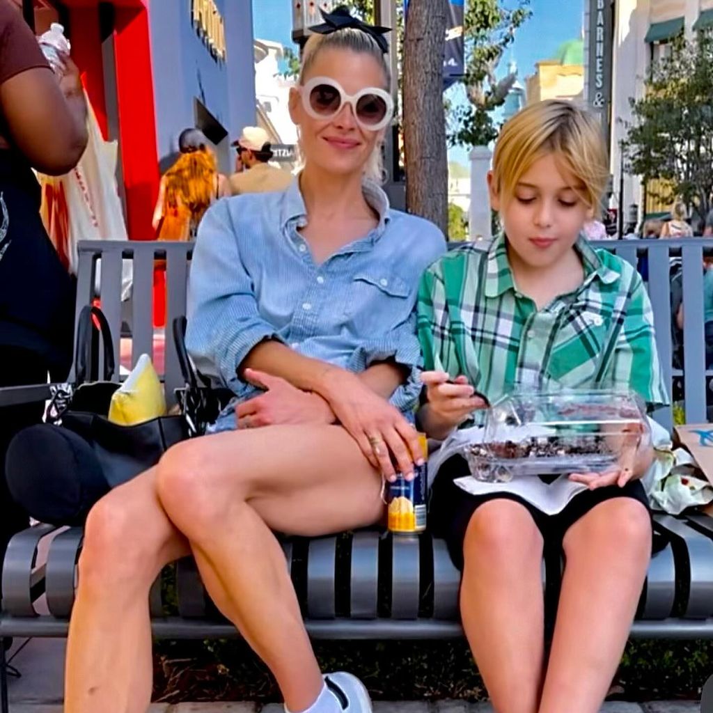 Jaime King mit ihrem Sohn James, Oktober 2024