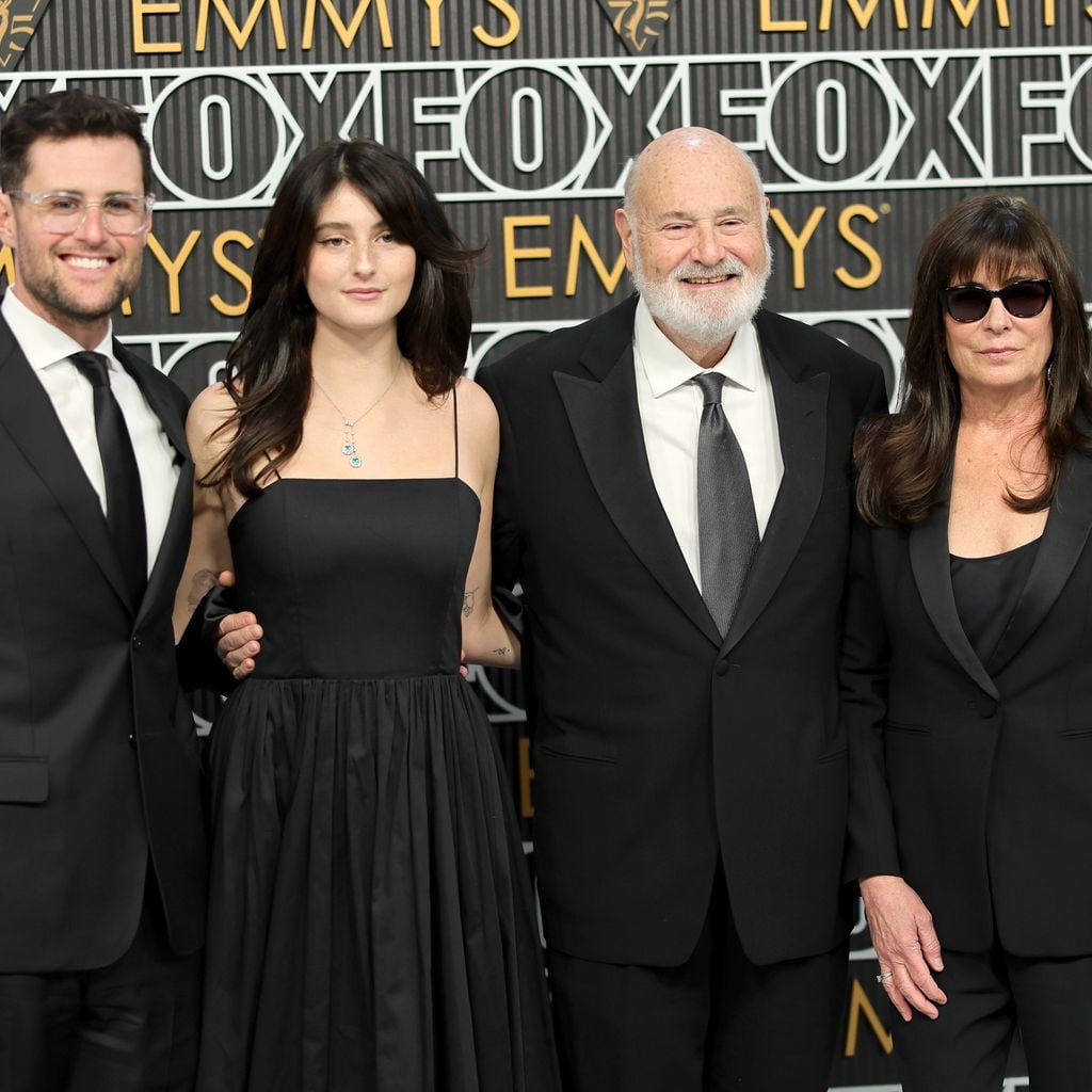 Jake Reiner, Romy Reiner, Rob Reiner und Michele Reiner bei den 75. Primetime Emmy Awards im Peacock Theater in Los Angeles