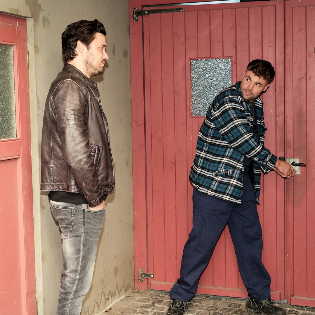Jakob (Alexander Milo) und Bambi (Benjamin Heinrich) in einer "Unter uns"-Szene