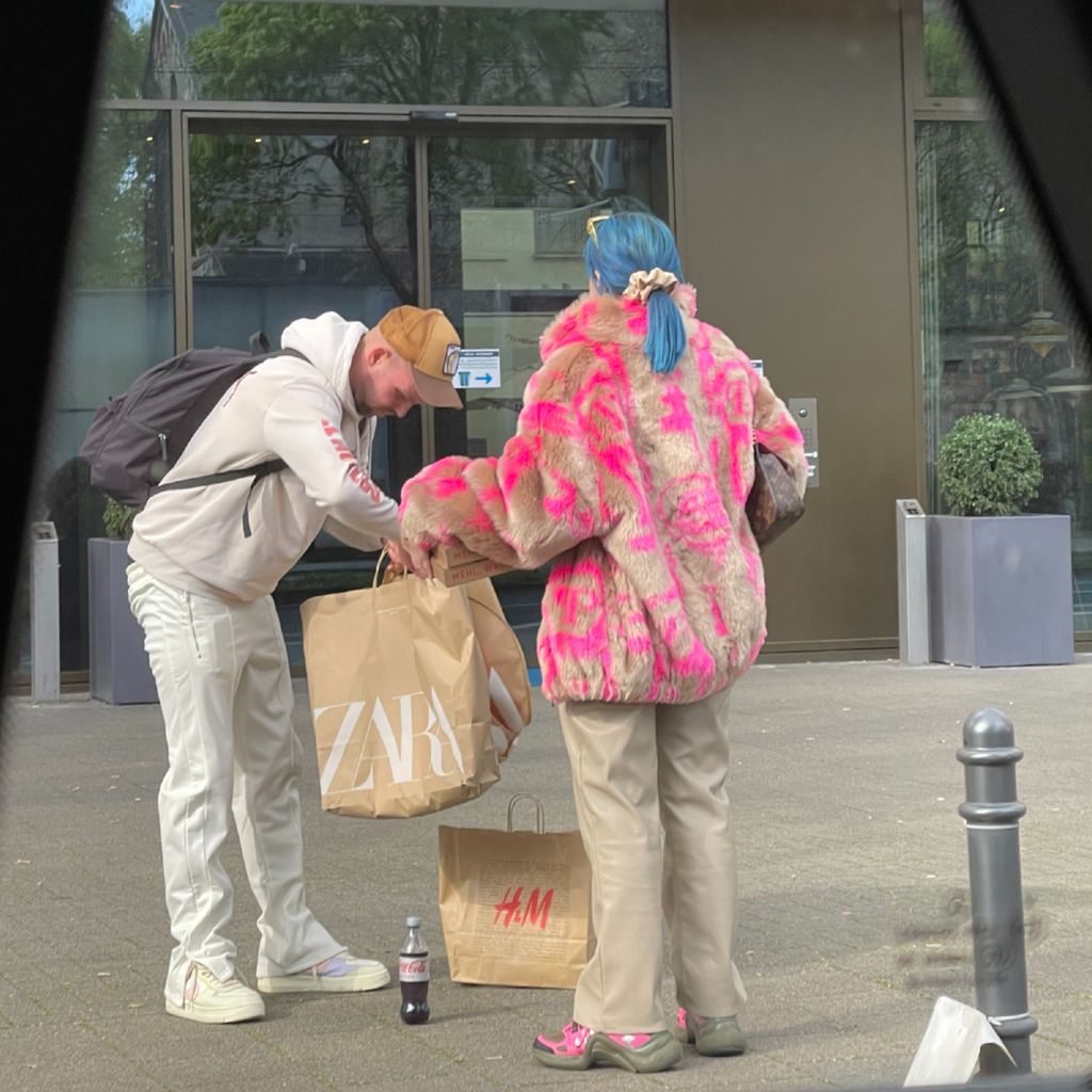 Jakub Merlan-Jarecki und Kate Merlan beim shoppen