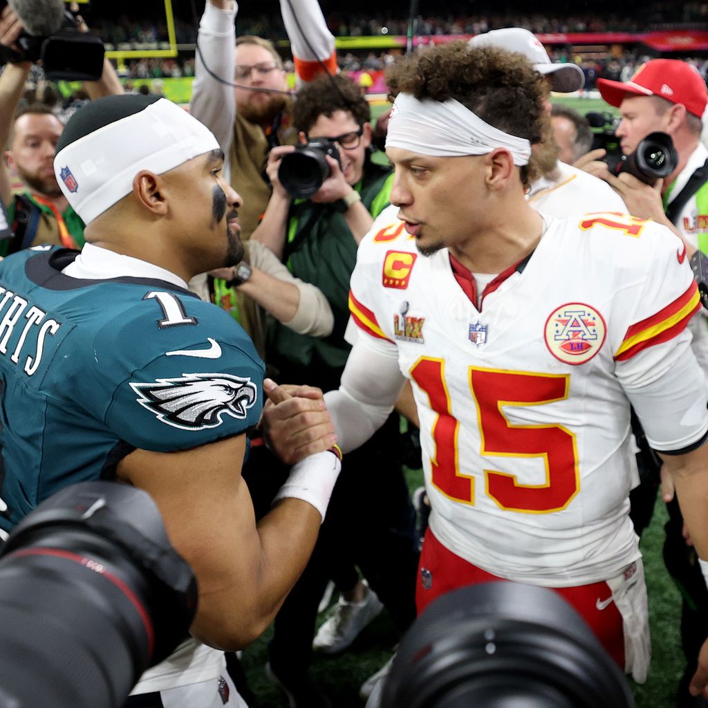 Jalen Hurts und Patrick Mahomes nach dem Super Bowl 2025