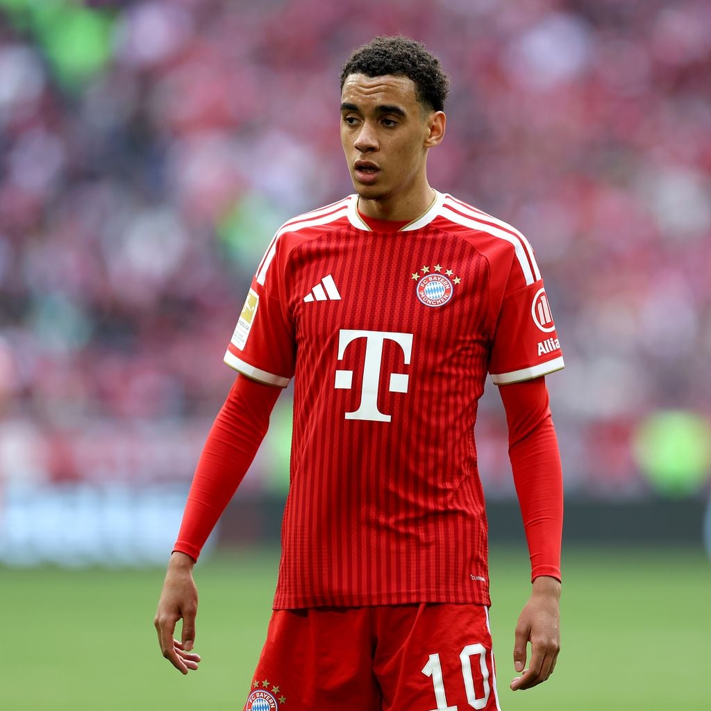 Jamal Musiala im Trikot des FC Bayern München im Bundesliga-Spiel gegen den 1. FC Köln in der Allianz Arena