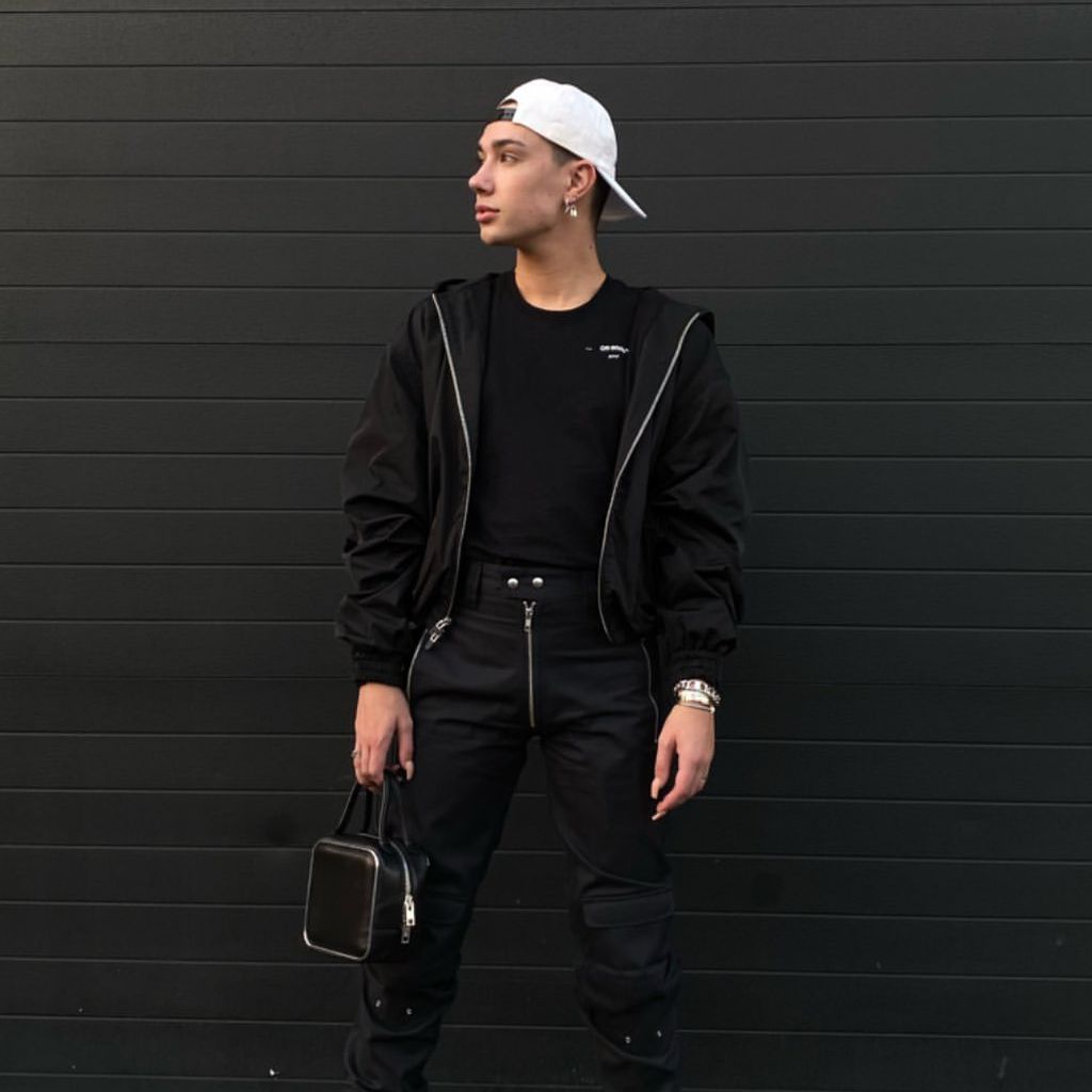 James Charles mit einer Cappy in Los Angeles