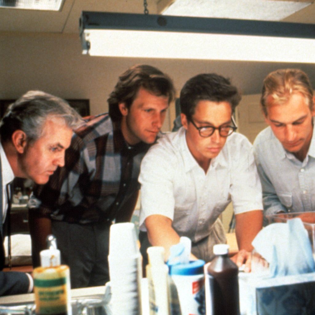James Handy, Jeff Daniels, Brian McNamara und Julian Sands in einer Szene aus "Arachnophobia" 1990