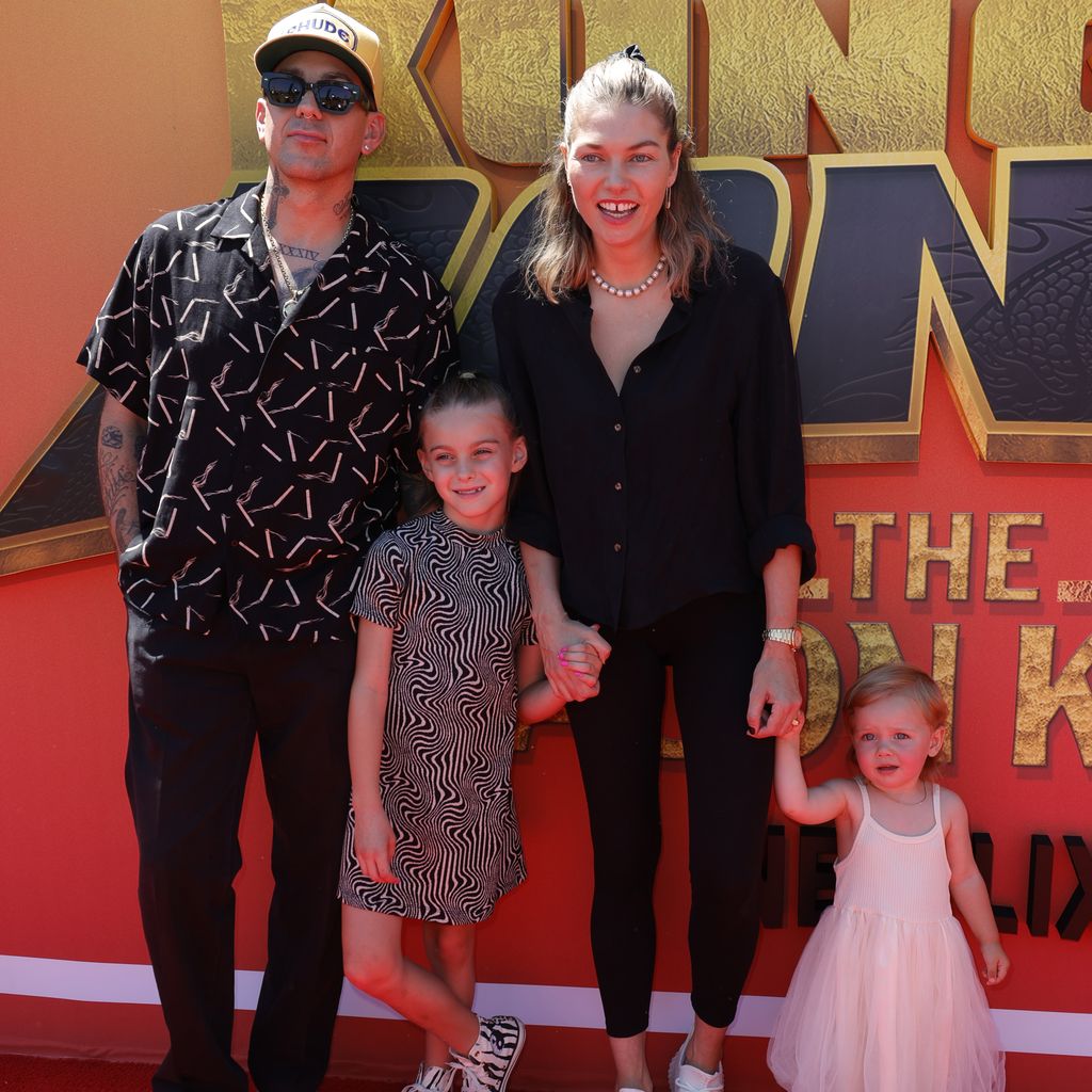 James Kirkham und Jessica Hart mit Wren und Baby-Rae bei der Premiere von "Kung Fu Panda: The Dragon Knight"
