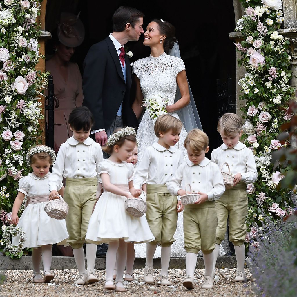 James Matthews und Pippa Middleton mit den Blumenmädchen und Pagenjungs